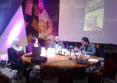 المائدة المستديرة النشر الرقمي ومستقبله تصوير مى زيادى